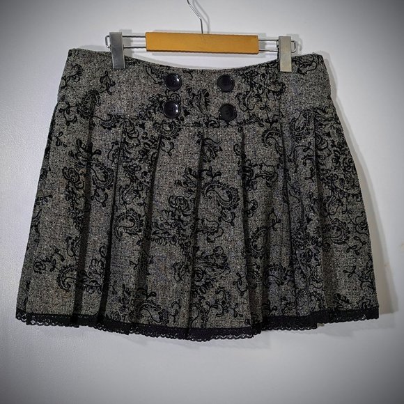 Grey with black pattern skirt schoolgirl folds - Picture 1 of 6